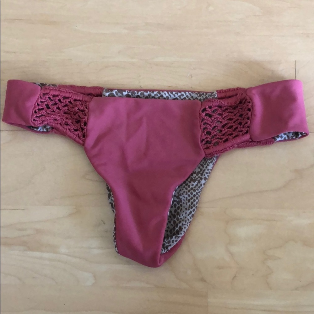 Acacia bottoms